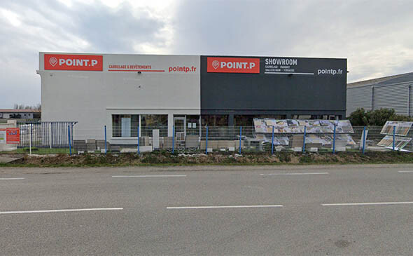 devanture magasin point p carrelage à montelimar dans le département 26 vendant des meubles de salles de bains