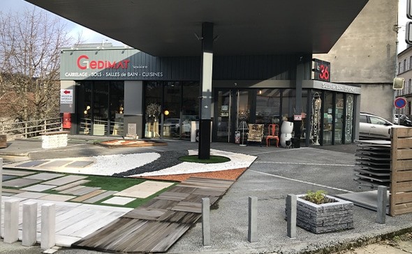 Devanture magasin Gedimat vente cuisines et salles de bains sur-mesure à Eymoutiers dans le département Haute-Vienne 87