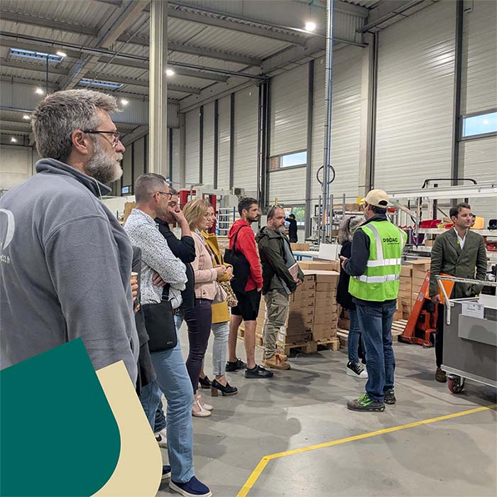 Équipe de revendeurs DISCAC discutant d