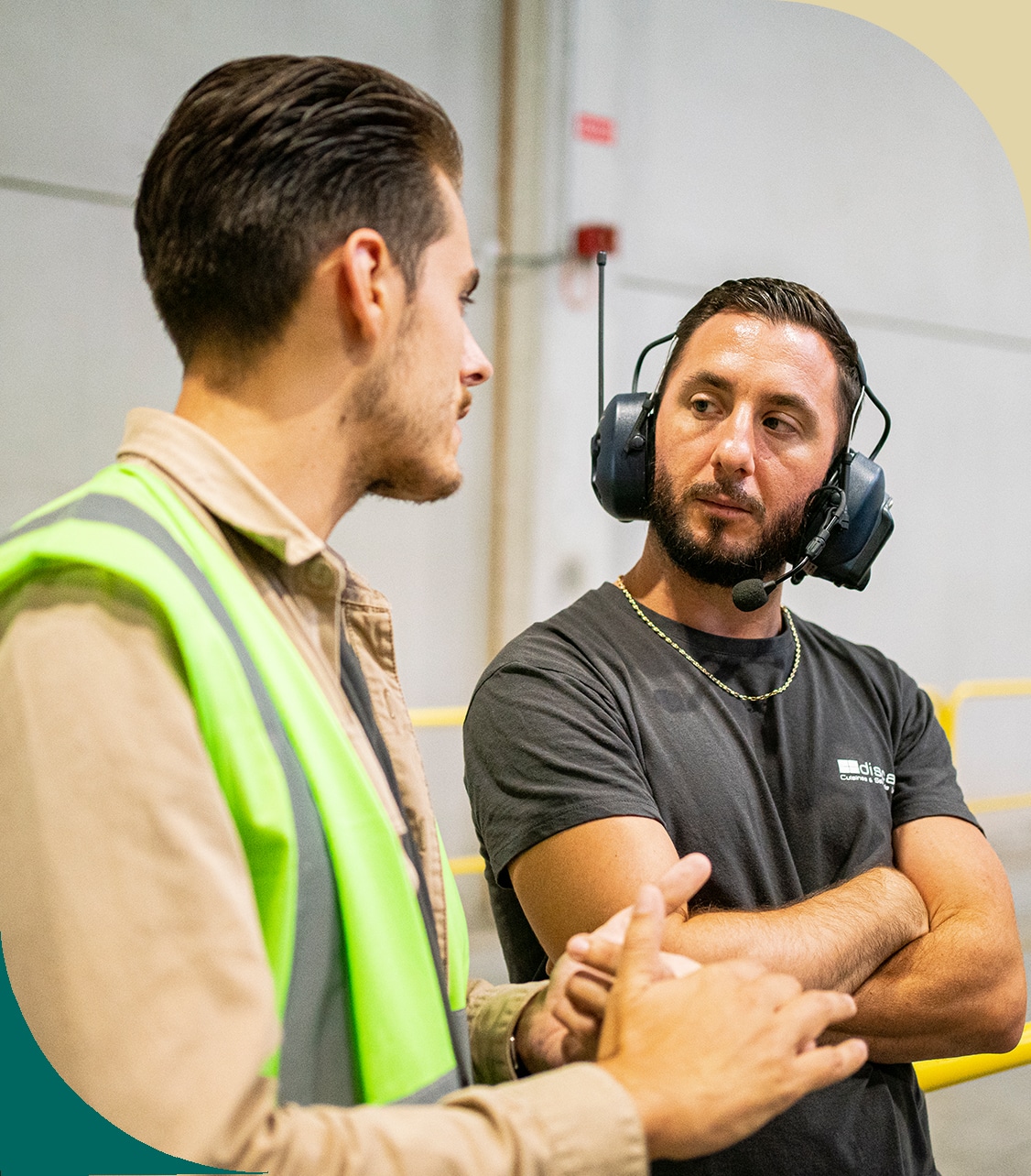 Collaborateurs DISCAC travaillant sur la mission et les valeurs de l entreprise