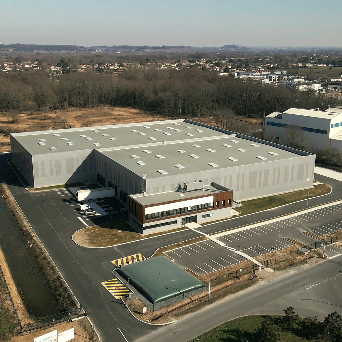 Site industriel DISCAC à Izon - 15 000 m² de stockage et fabrication